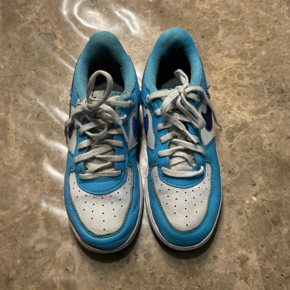 Nike blue Dunk sneakers size 3
In great condition 
Unisex kids - Picture 2 of 8